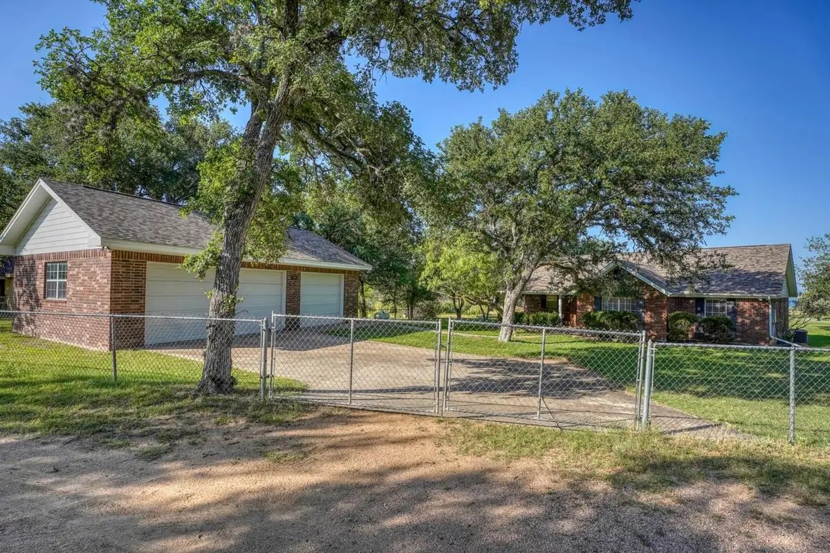 220 W Lakecrest, Bluffton, TX 78607 - #1
