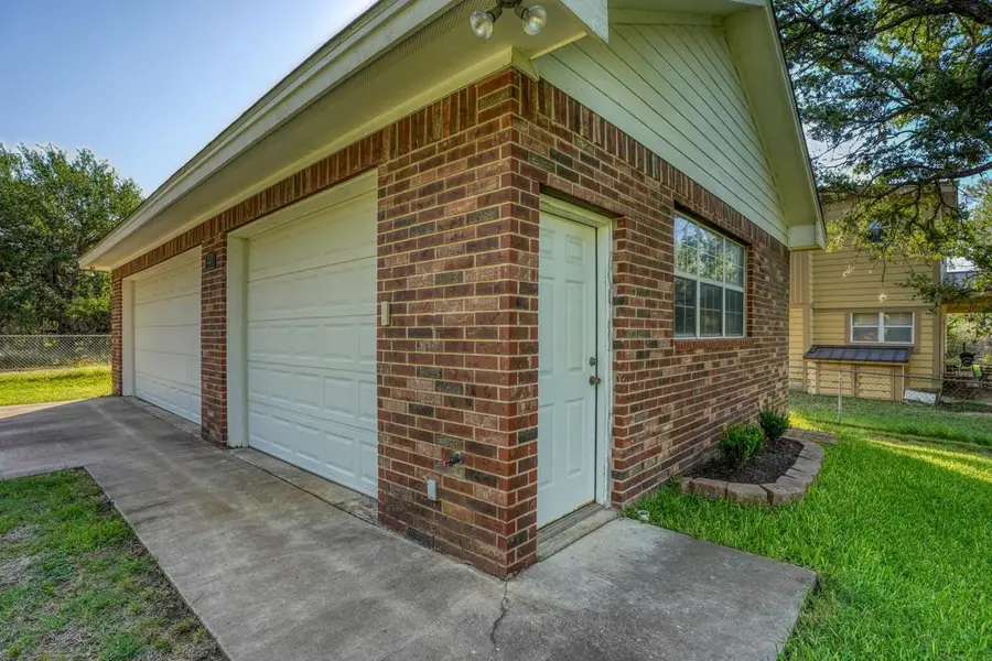 220 W Lakecrest, Bluffton, TX 78607 - #3