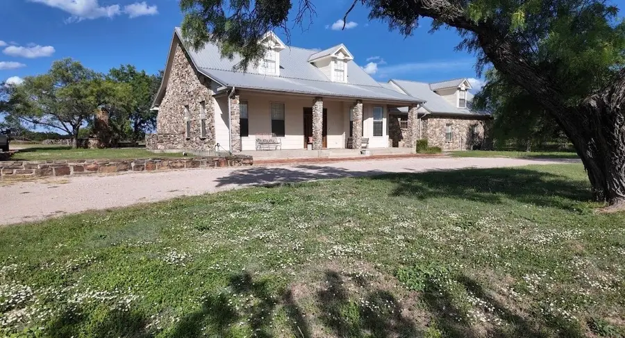 1810 10th St., Rochelle, TX 76872 - #3
