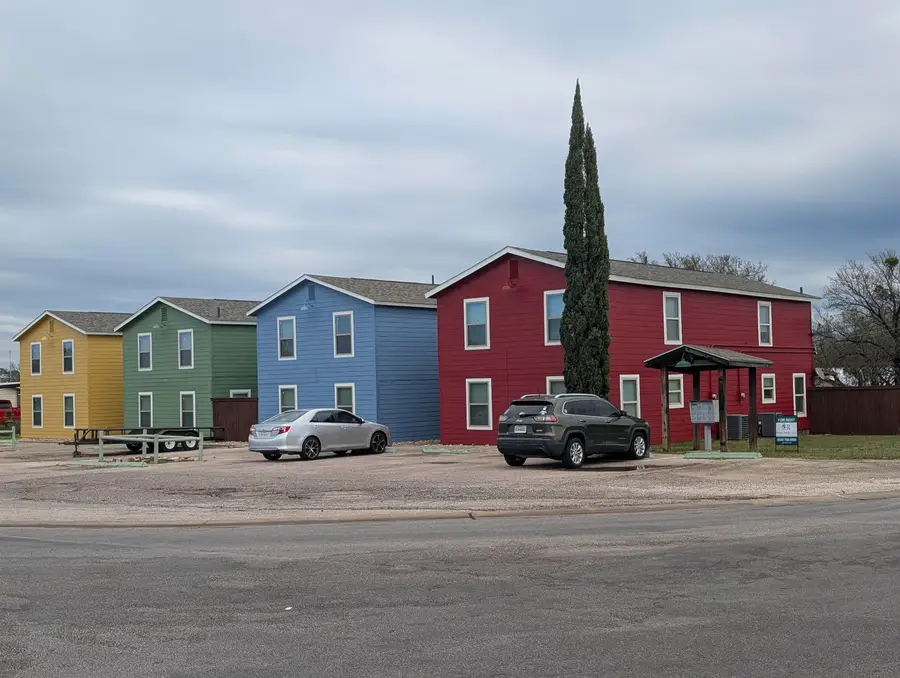 309 S Avenue S, Marble Falls, TX 78654 - #2