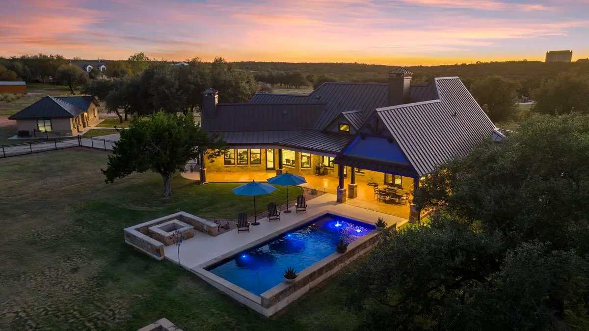 901 Crown Ln, Burnet, TX 78611 - #1