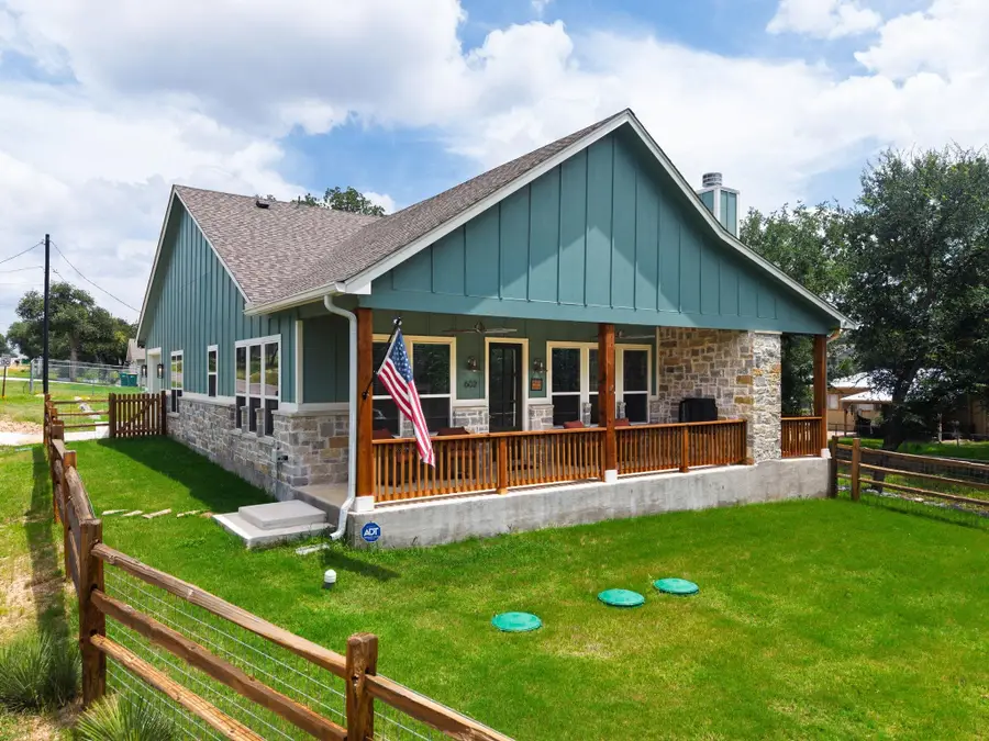 602 N Shorewood Dr, Granite Shoals, TX 78654 - #2
