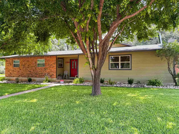 1100 W Deats, Llano, TX 78643