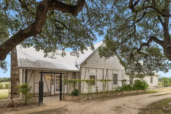 48 Holiday Road, Out of Area, TX 78013