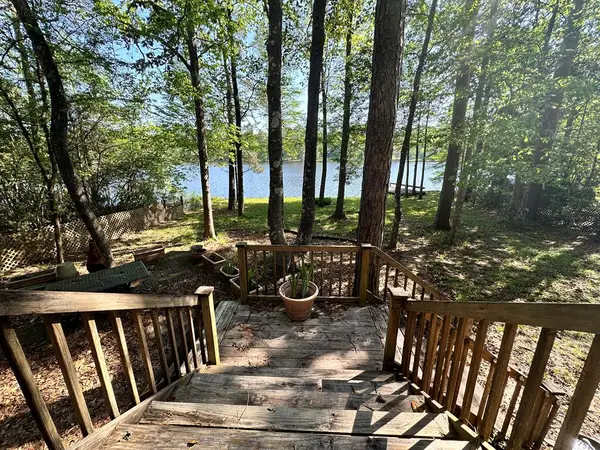 466 Galahad Loop Road, Woodville, TX 75979