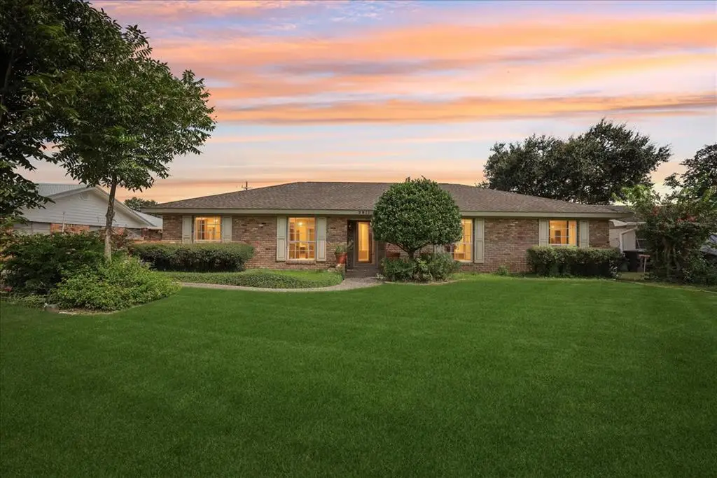 2811 Lawrence Street, Nederland, TX 77627 - Image #1
