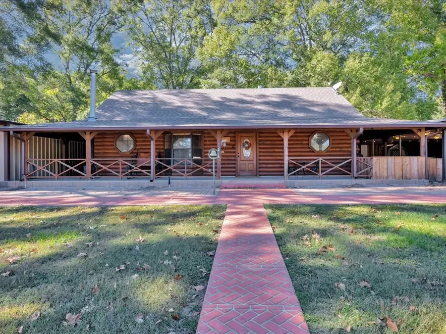 205 Susan Drive, Zavalla, TX 75980 - Image #2