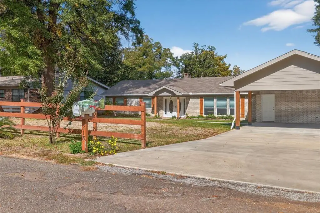 218 Lighthouse Drive N, Hemphill, TX 75948 - Image #1
