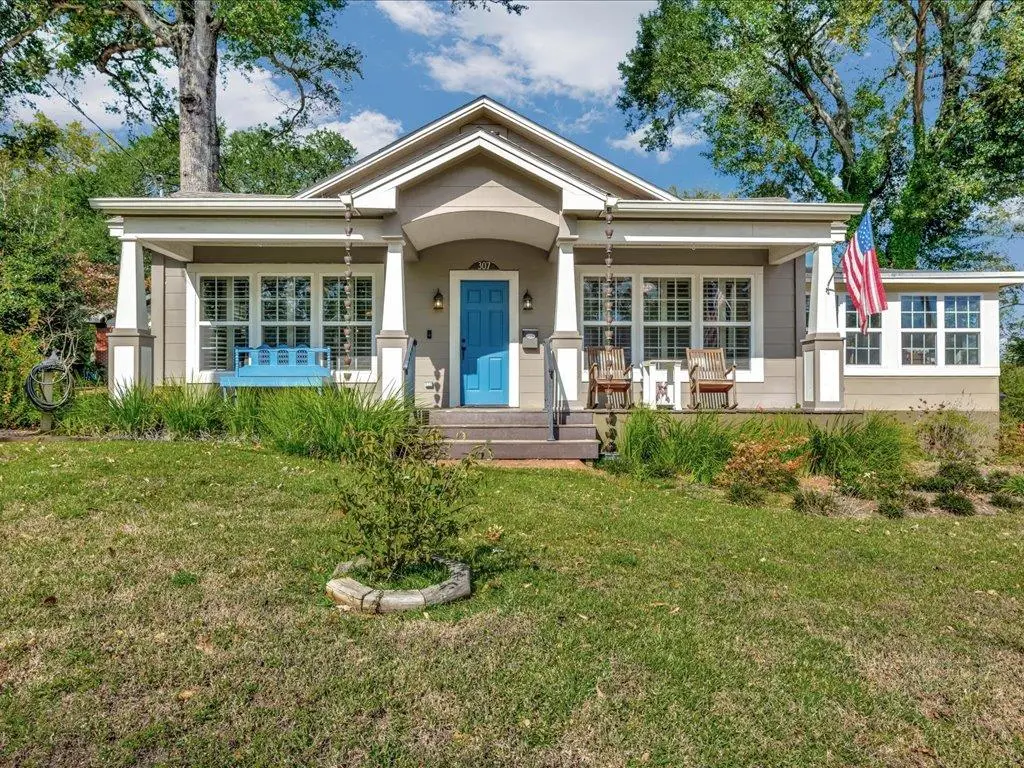 307 East Austin Street, Nacogdoches, TX 75965 - Image #1