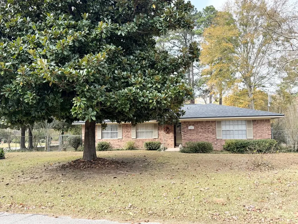 1201 Woodlawn Drive, Center, TX 75935 - Image #1