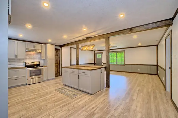 211 Stonewall Drive, Hemphill, TX 75948