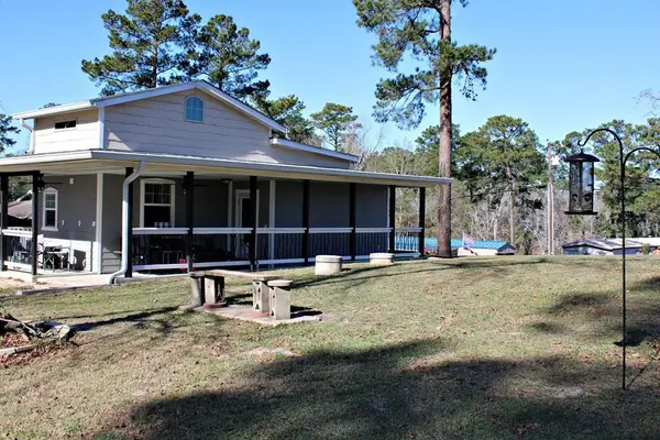 140 E Ridgecrest Drive, Hemphill, TX 77642