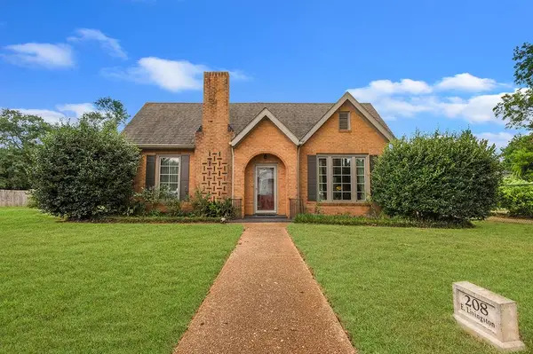 208 E Livingston St, San Augustine, TX 75972