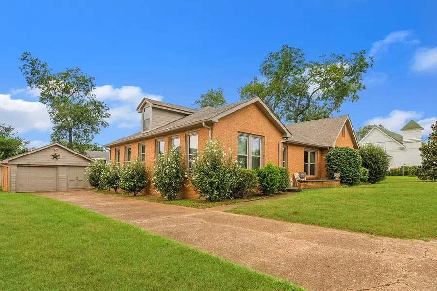 208 E Livingston St, San Augustine, TX 75972 - Image #2
