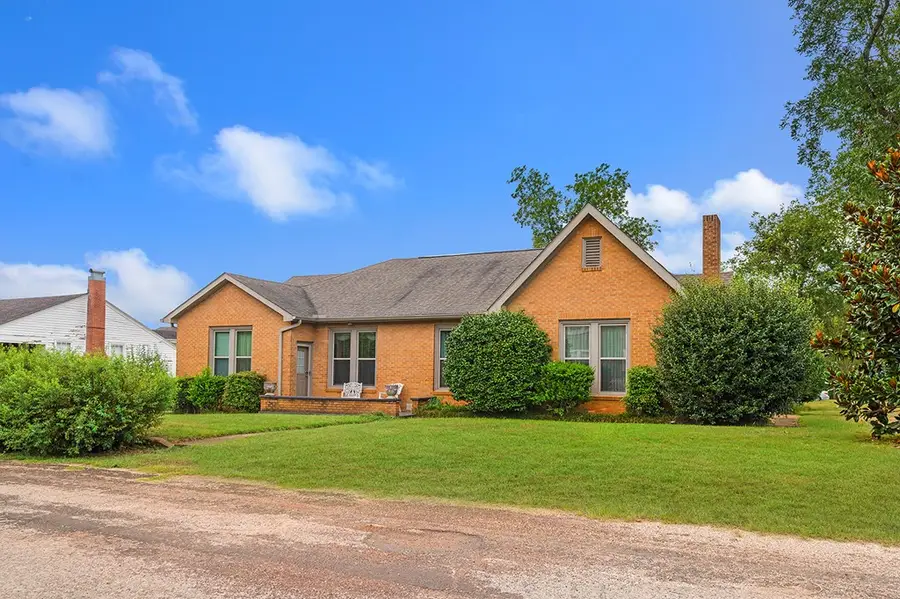 208 E Livingston St, San Augustine, TX 75972 - Image #3