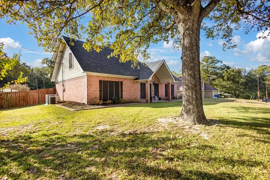 1701 Edgebrook Street, Henderson, TX 75652 - Image #3