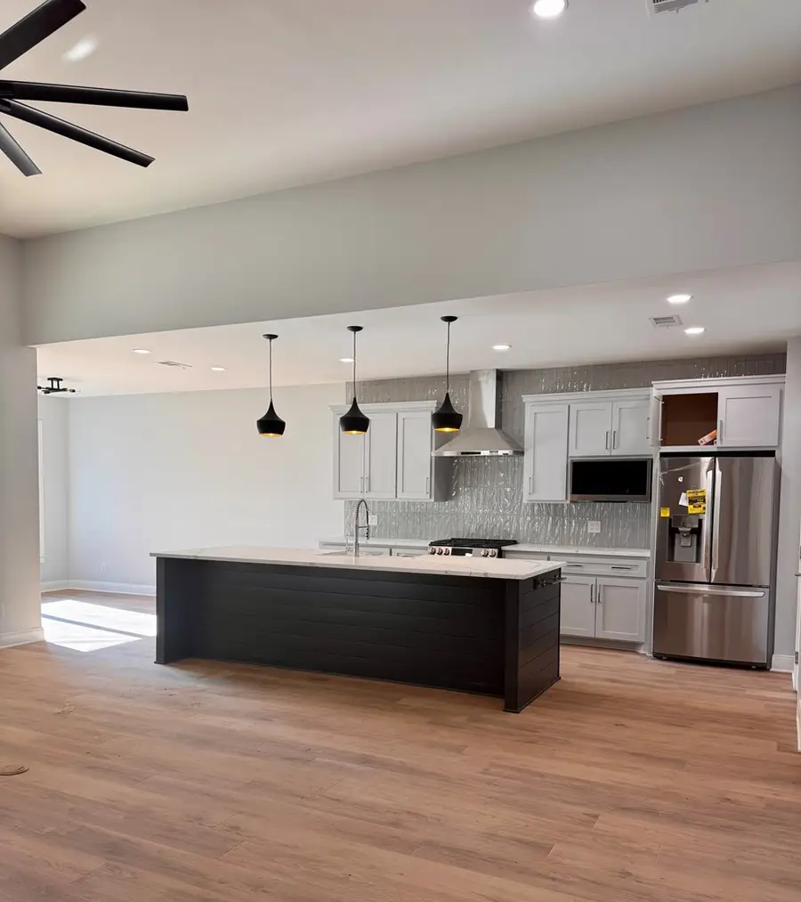 615 St Charles Place, Nacogdoches, TX 75961 - Image #2