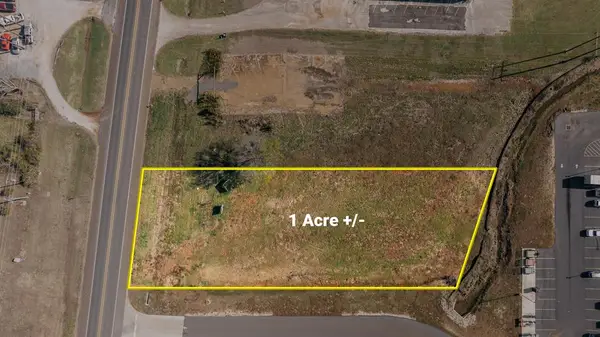 2221 N Stallings Drive, Nacogdoches, TX 75964