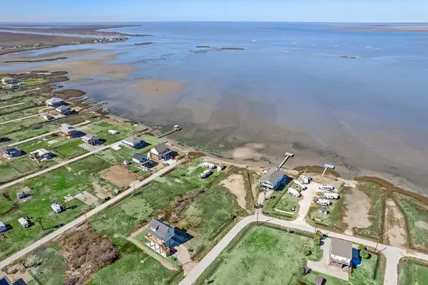 L8 1027 Rollover Circle, Gilchrist, TX 77617