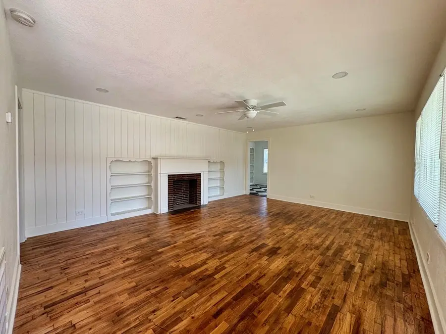 802 and 804 East Goliad Avenue, Crockett, TX 75835 - #2