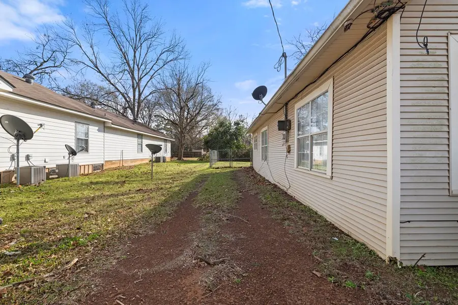 219 W College, Nacogdoches, TX 75965 - Image #3