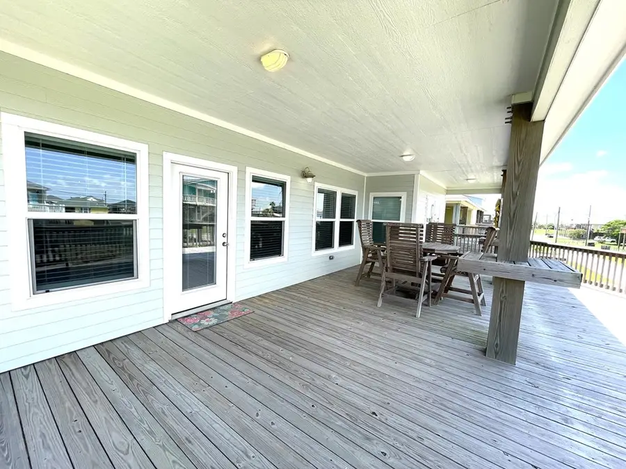 853 Wommack Drive, Crystal Beach, TX 77650 - #2