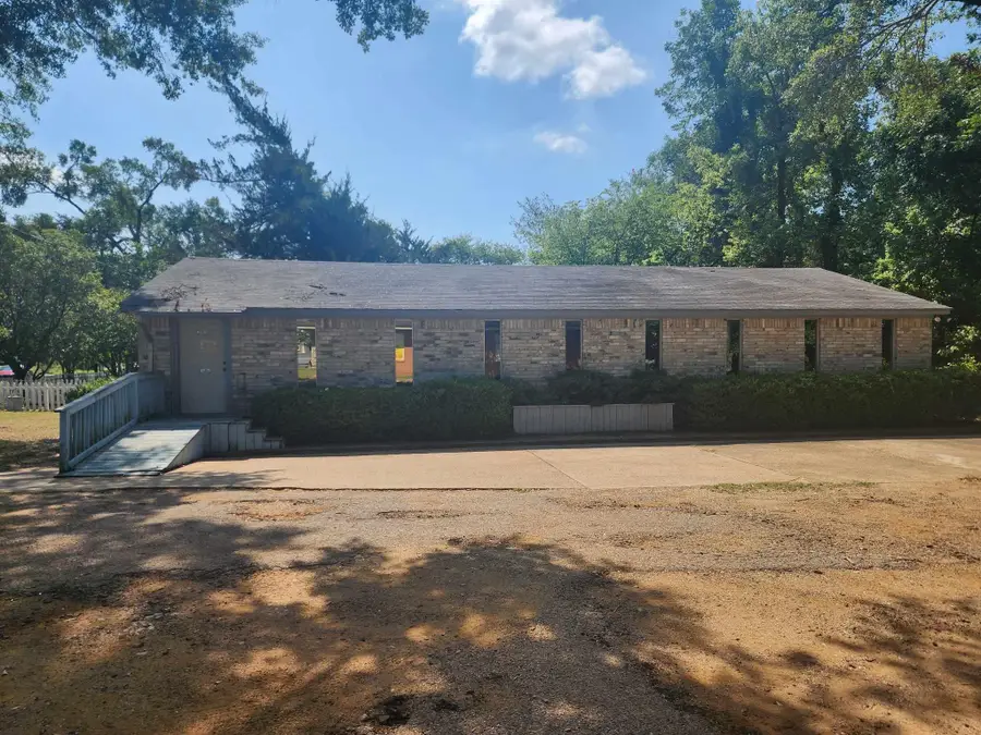 408 E Shelbyville, Center, TX 75935 - #2