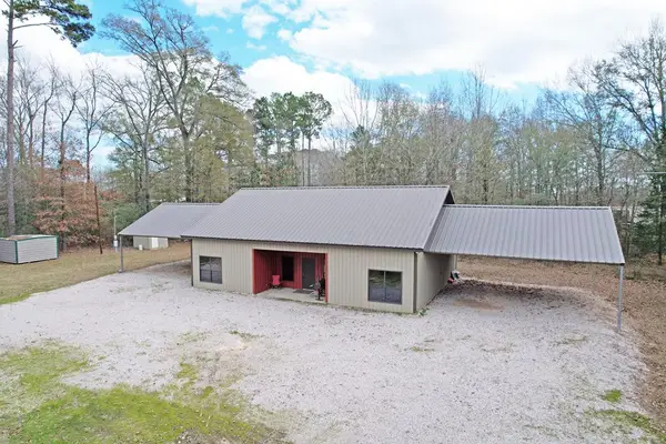 222 Parkside Drive, Zavalla, TX 75980