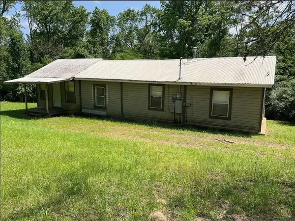 636 County Road 1165, Center, TX 75935