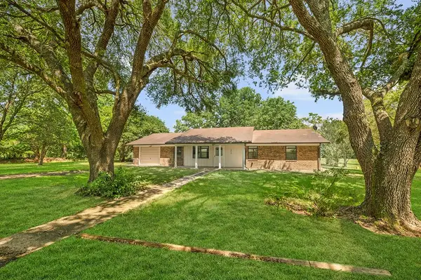 2410 Hwy 96 N, Pineland, TX 75968