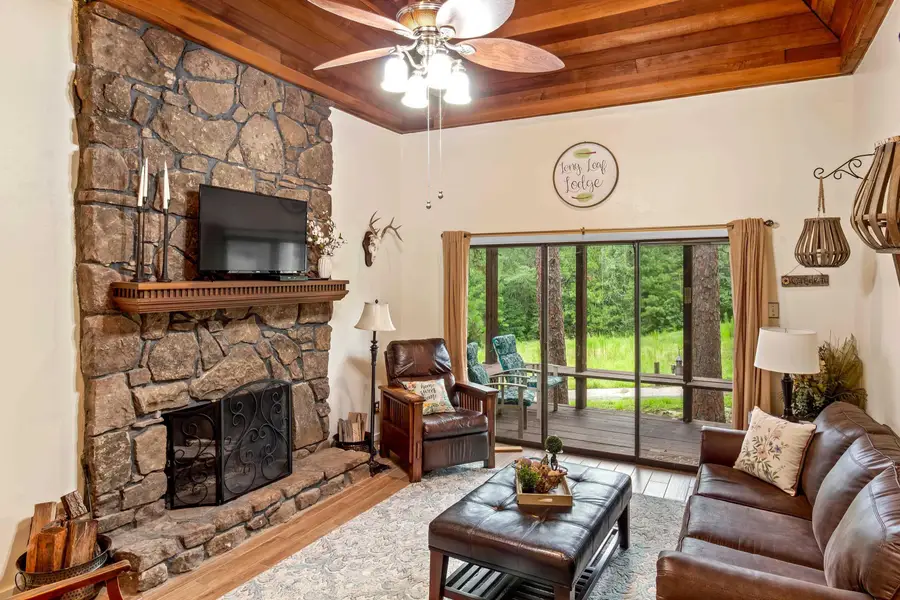 304 Country Club Drive, Sam Rayburn, TX 75951 - #2