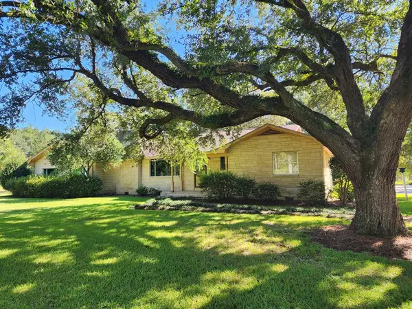 1238 Hayes, Silsbee, TX 77656