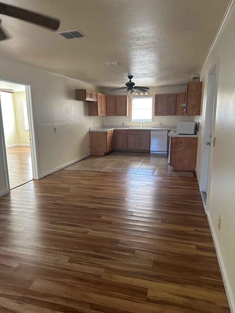 1100 Worth Street, Hemphill, TX 75948 - #3