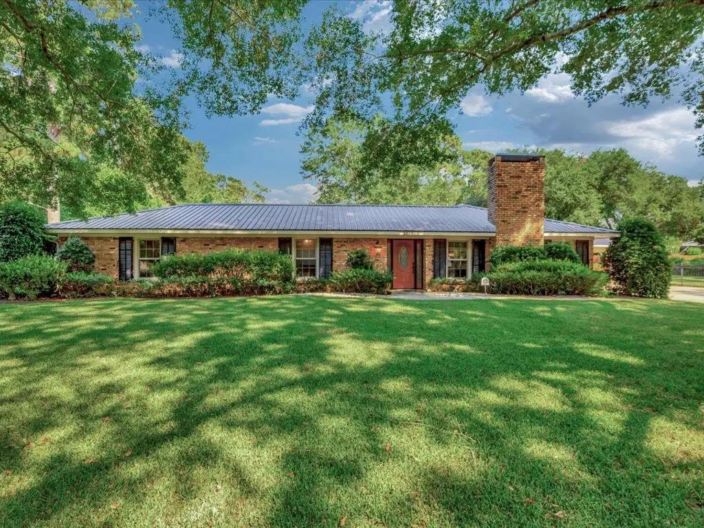 2810 Colonial Drive, Nacogdoches, TX 75965 - #1