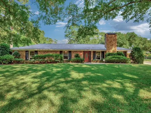 2810 Colonial Drive, Nacogdoches, TX 75965