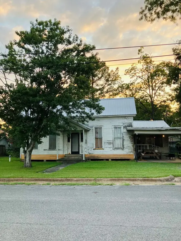 109 N Village Street, Woodville, TX 75979