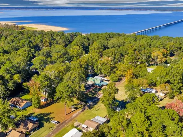 205 Susan Drive, Zavalla, TX 75980