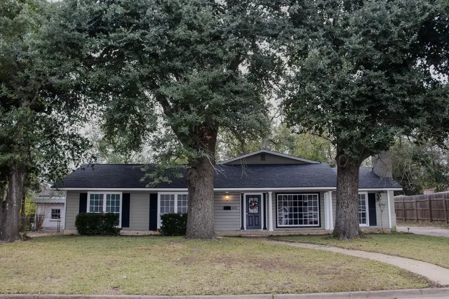 1013 Austin Street, Jacksonville, TX 75766 - #2