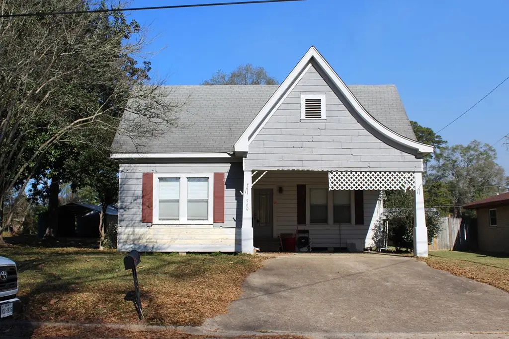 960 College Street, Jasper, TX 75951 - #1