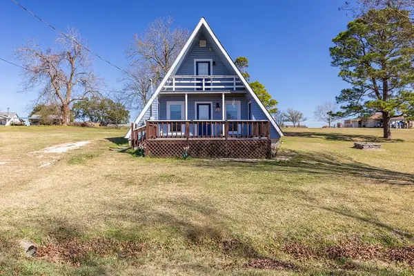 221 Crestmont St, Point Blank, TX 77364