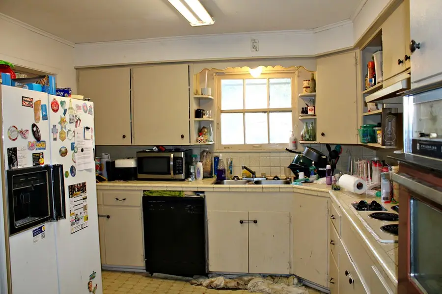 668 N Bowie Street, Jasper, TX 75951 - #3