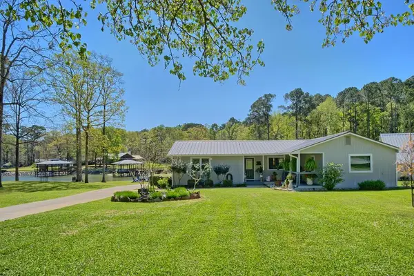 1776 Lakeshore Drive, Hemphill, TX 75948