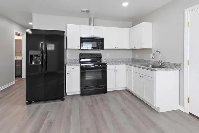 215 Beall St, Nacogdoches, TX 75965 - #2