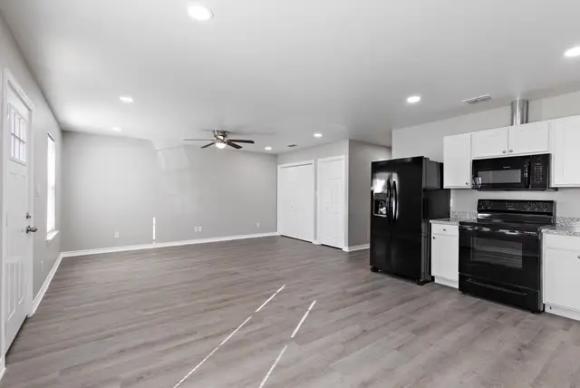 221 Beall St, Nacogdoches, TX 75965 - #3