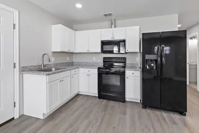 216 W Starr, Nacogdoches, TX 75965 - #3