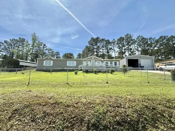 271 Stonewall Drive, Hemphill, TX 75948