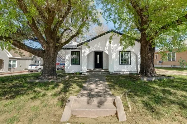 1106 W Rusk St, Jacksonville, TX 75766