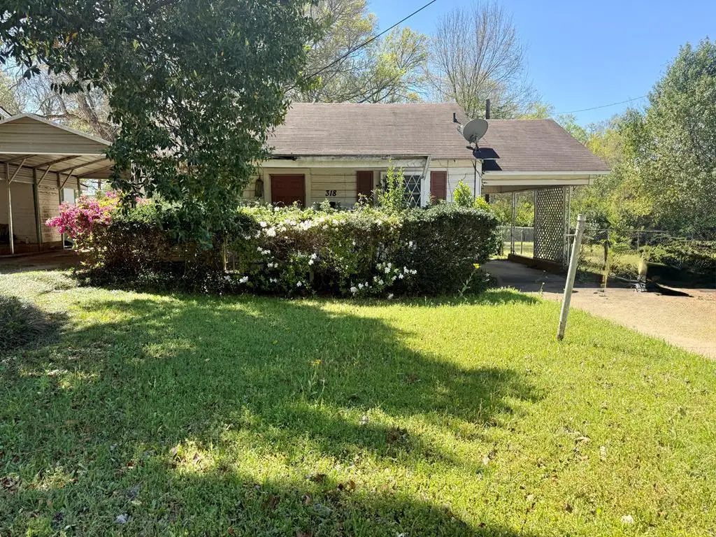 318 Brewer St, Nacogdoches, TX 75961 - #1