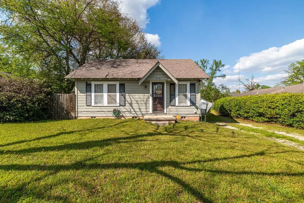 910 Evelyn Street, Nacogdoches, TX 75964 - #1