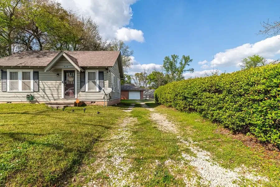 910 Evelyn Street, Nacogdoches, TX 75964 - #2